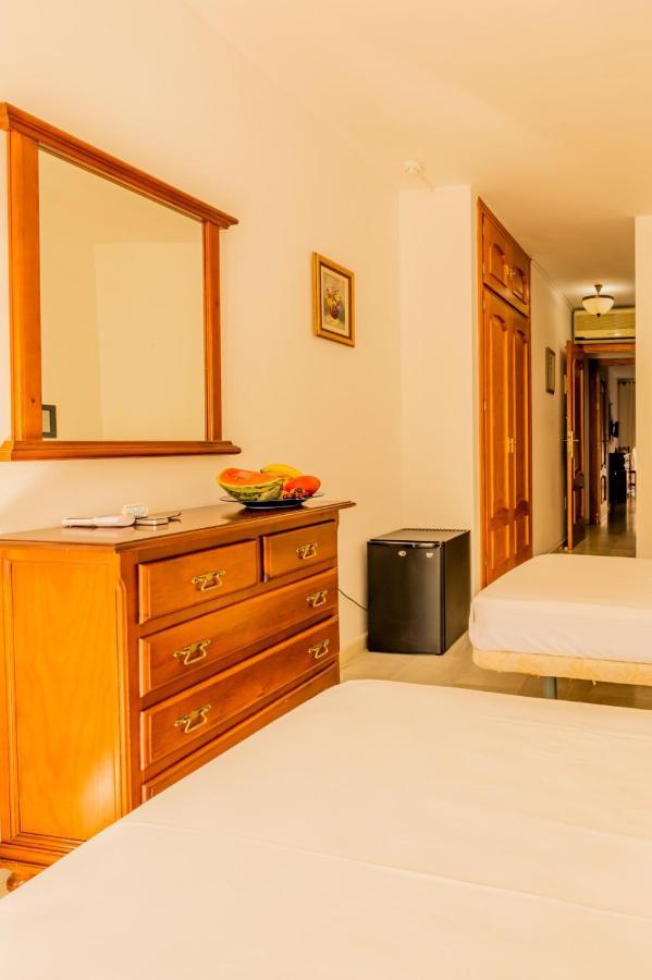 פואנגירולה Hotel La Morena מראה חיצוני תמונה