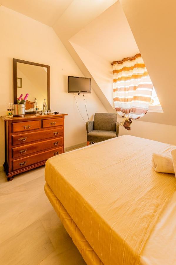 פואנגירולה Hotel La Morena מראה חיצוני תמונה